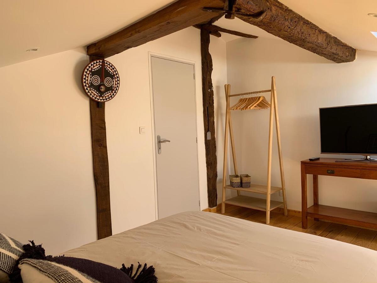 La Vue Sur Le Clocher Auriac-sur-Vendinelle エクステリア 写真